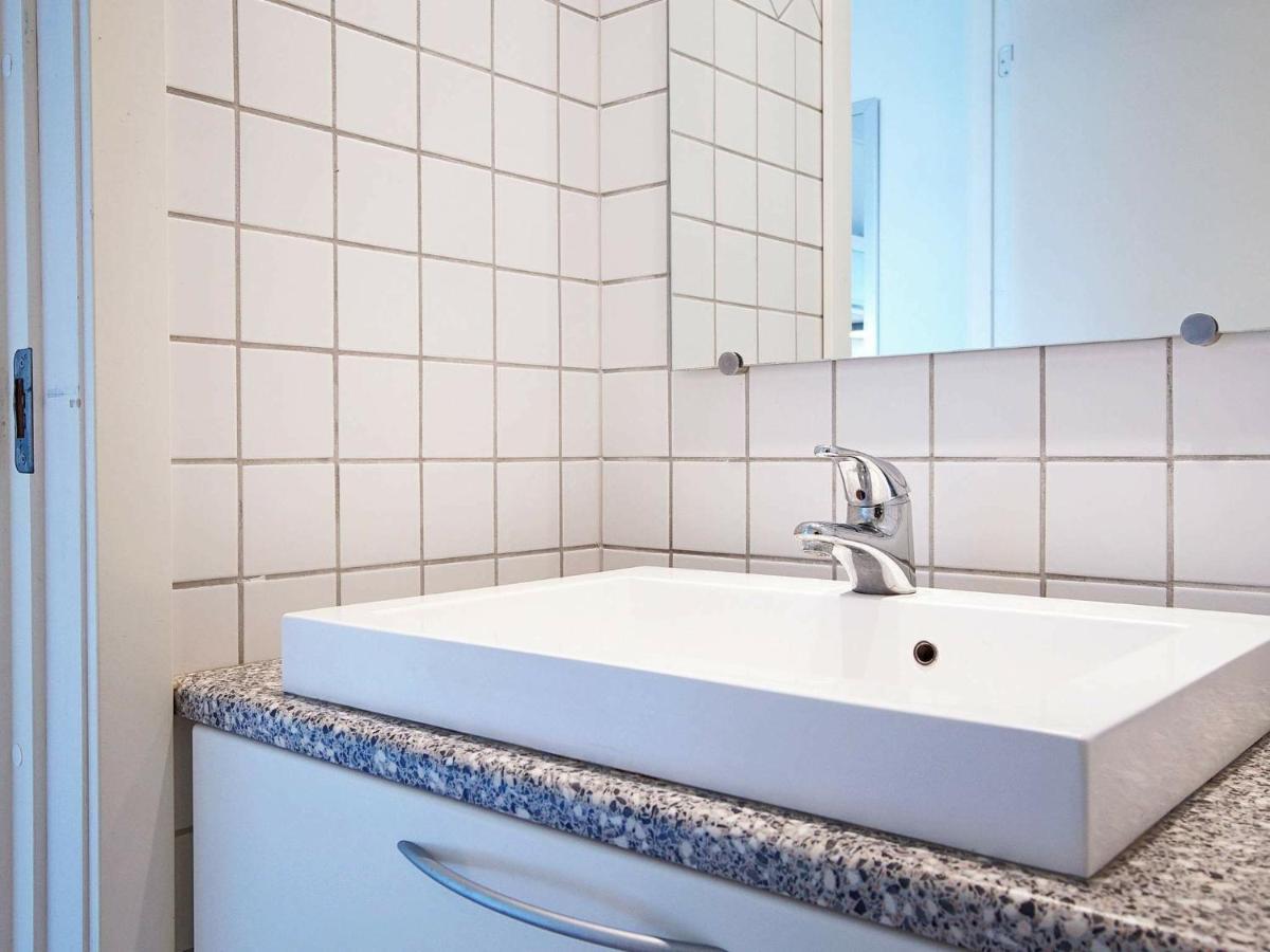 4 Person Holiday Home In Allinge Esterno foto